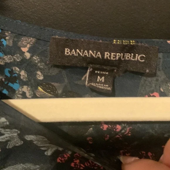 Banana Republic Jewel Tone floral‎ Frills Blouse. Size M - Picture 6 of 10